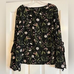 FABRIK black floral bell sleeve top L